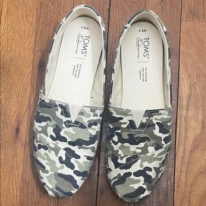 Camouflage Women Toms 9.5 Slip on Shoes